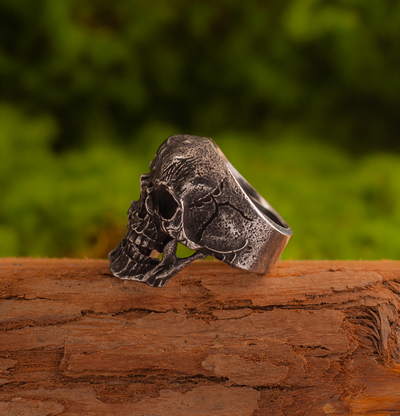 Dark style conjoined double skull ring