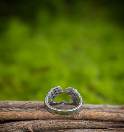 Skull finger heart ring