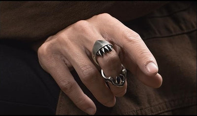 Monster mouth shape ring